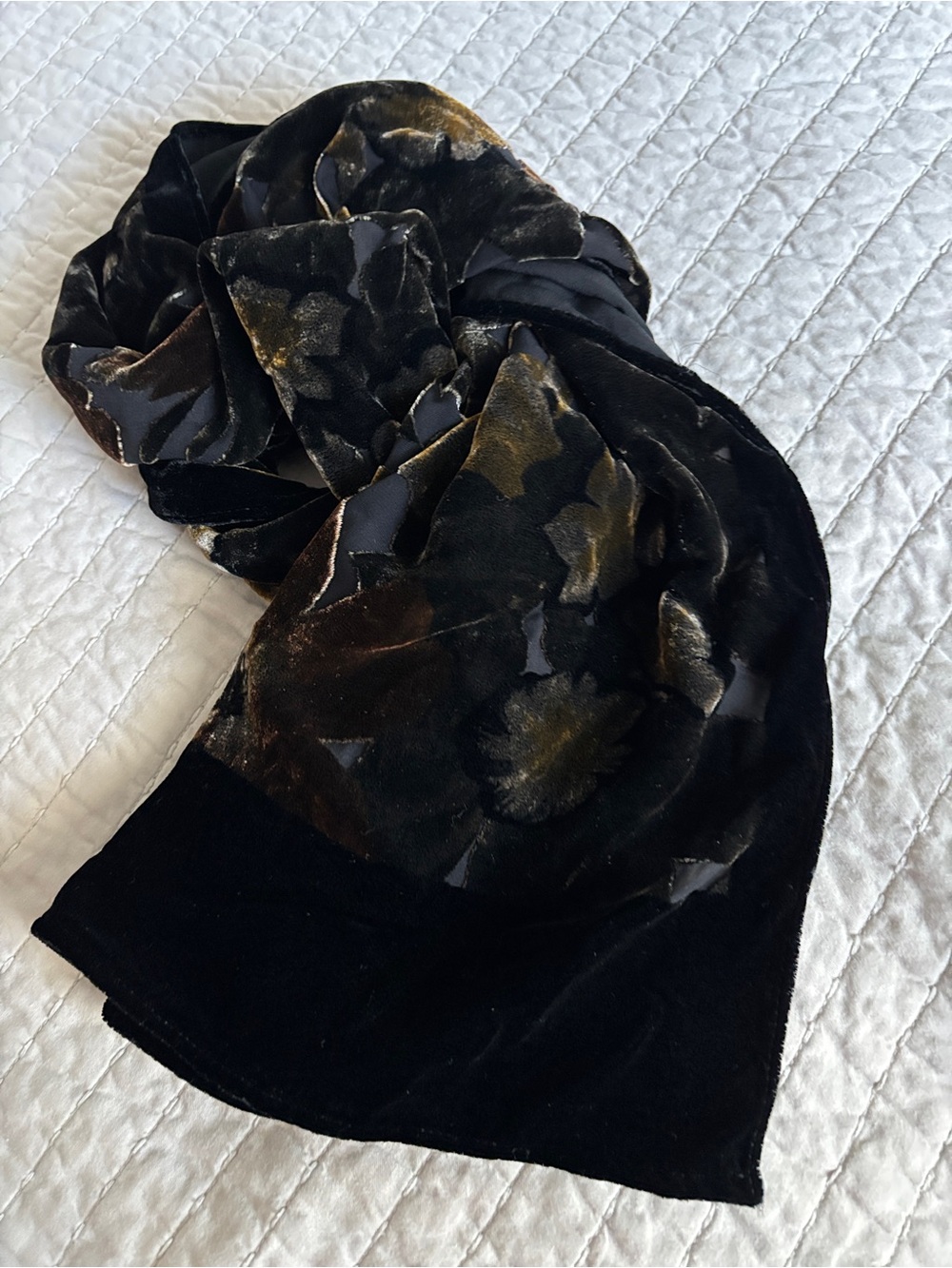 Episode Italy Velvet Black & Dark Brown Scarf  14” x 60” Silk and Rayon